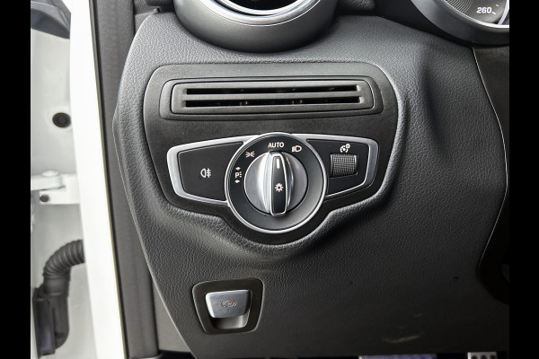 Mercedes-Benz GLC 300 e 4MATIC Business Solution AMG Schuif/kanteldak | 5 spaaks lichtmetalen velgen | Navigatie | parking support Inclusief 24 maanden MB Certified garantie voor Europa.