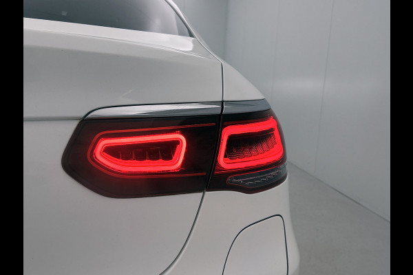 Mercedes-Benz GLC 300 e 4MATIC Business Solution AMG Schuif/kanteldak | 5 spaaks lichtmetalen velgen | Navigatie | parking support Inclusief 24 maanden MB Certified garantie voor Europa.