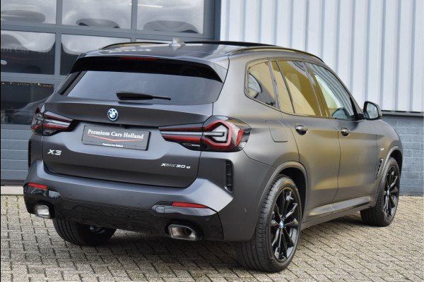 BMW X3 xDrive30e M-Pakket 292 Pk Frozen Black M-Stoelen Pano Navi 360 Memory Hud Carbon Camera Leder Laser 20 Inch