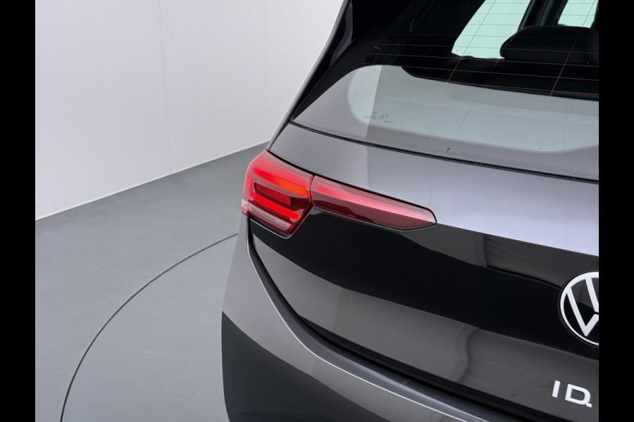Volkswagen ID.3** Gereserveerd** First 58kWh Navi Ecc Adap.Cruise Apple Carplay Android 18"lm Pdc Bluetooth Keyless Led Rijstrooksensor IQ Drive Stoel+Stuurverwarming 1e Eigenaar Origineel Nederlandse Auto