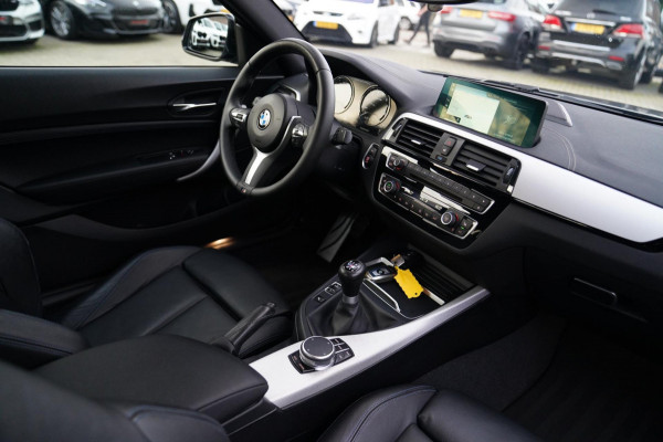 BMW 2 Serie Coupé 218i High Executive | M-pakket | Luxe Leder | Facelift LCI | 6 Bak UNIEK handgeschakeld | Camera | Adaptive LED