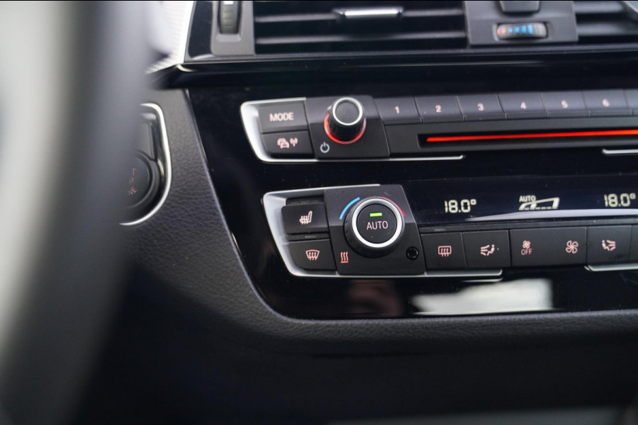 BMW 2 Serie Coupé 218i High Executive | M-pakket | Luxe Leder | Facelift LCI | 6 Bak UNIEK handgeschakeld | Camera | Adaptive LED