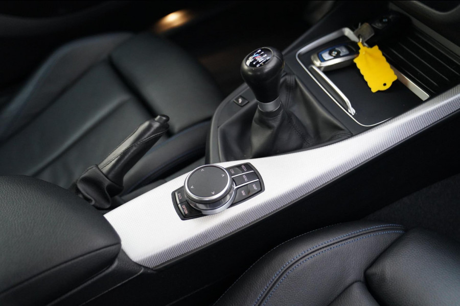 BMW 2 Serie Coupé 218i High Executive | M-pakket | Luxe Leder | Facelift LCI | 6 Bak UNIEK handgeschakeld | Camera | Adaptive LED