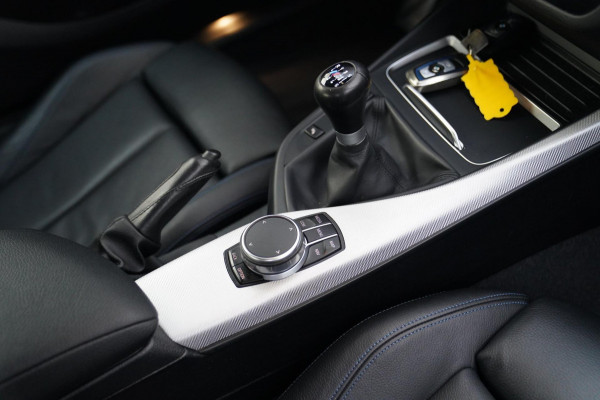 BMW 2 Serie Coupé 218i High Executive | M-pakket | Luxe Leder | Facelift LCI | 6 Bak UNIEK handgeschakeld | Camera | Adaptive LED