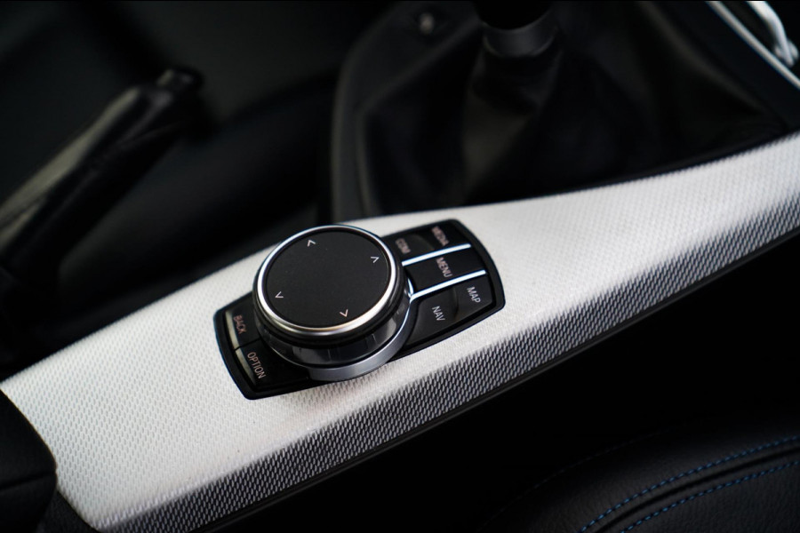 BMW 2 Serie Coupé 218i High Executive | M-pakket | Luxe Leder | Facelift LCI | 6 Bak UNIEK handgeschakeld | Camera | Adaptive LED