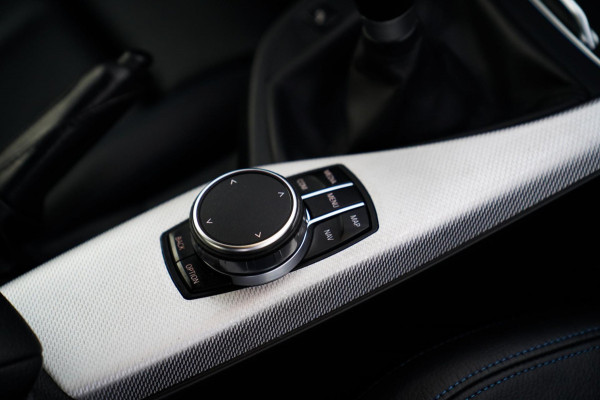 BMW 2 Serie Coupé 218i High Executive | M-pakket | Luxe Leder | Facelift LCI | 6 Bak UNIEK handgeschakeld | Camera | Adaptive LED