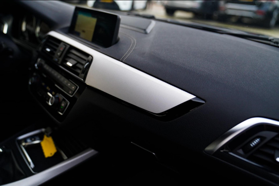 BMW 2 Serie Coupé 218i High Executive | M-pakket | Luxe Leder | Facelift LCI | 6 Bak UNIEK handgeschakeld | Camera | Adaptive LED