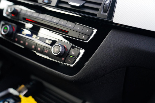 BMW 2 Serie Coupé 218i High Executive | M-pakket | Luxe Leder | Facelift LCI | 6 Bak UNIEK handgeschakeld | Camera | Adaptive LED