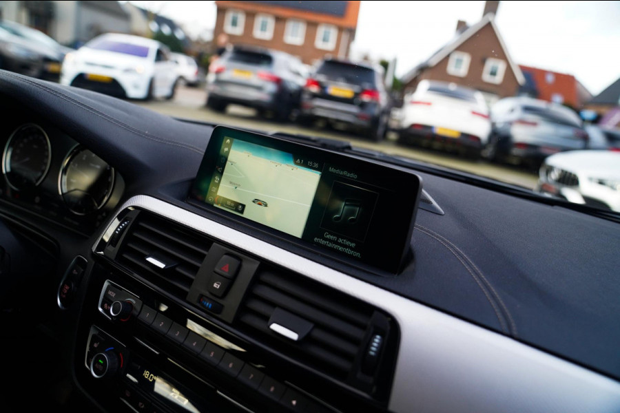 BMW 2 Serie Coupé 218i High Executive | M-pakket | Luxe Leder | Facelift LCI | 6 Bak UNIEK handgeschakeld | Camera | Adaptive LED