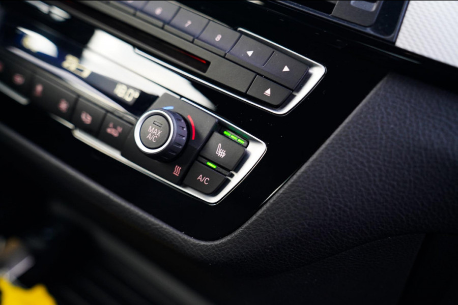 BMW 2 Serie Coupé 218i High Executive | M-pakket | Luxe Leder | Facelift LCI | 6 Bak UNIEK handgeschakeld | Camera | Adaptive LED