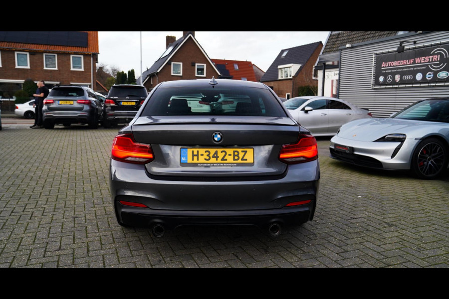 BMW 2 Serie Coupé 218i High Executive | M-pakket | Luxe Leder | Facelift LCI | 6 Bak UNIEK handgeschakeld | Camera | Adaptive LED