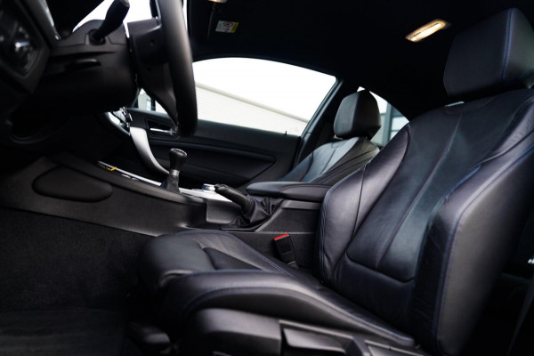 BMW 2 Serie Coupé 218i High Executive | M-pakket | Luxe Leder | Facelift LCI | 6 Bak UNIEK handgeschakeld | Camera | Adaptive LED