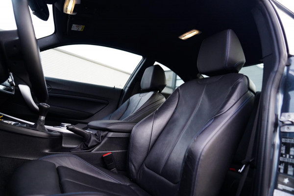 BMW 2 Serie Coupé 218i High Executive | M-pakket | Luxe Leder | Facelift LCI | 6 Bak UNIEK handgeschakeld | Camera | Adaptive LED