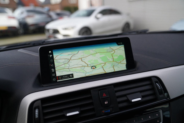 BMW 2 Serie Coupé 218i High Executive | M-pakket | Luxe Leder | Facelift LCI | 6 Bak UNIEK handgeschakeld | Camera | Adaptive LED