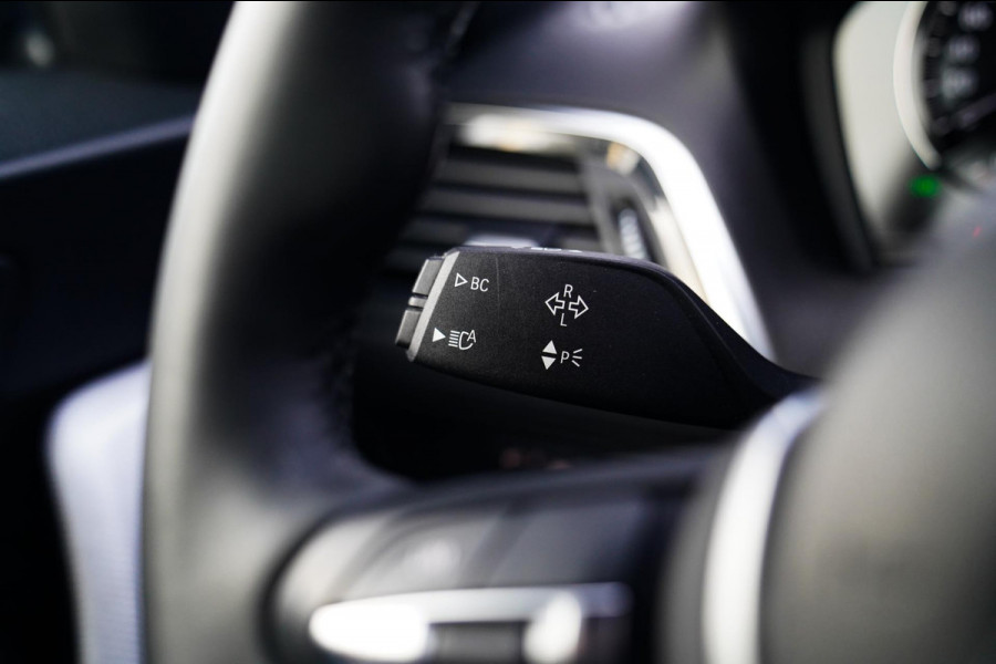 BMW 2 Serie Coupé 218i High Executive | M-pakket | Luxe Leder | Facelift LCI | 6 Bak UNIEK handgeschakeld | Camera | Adaptive LED