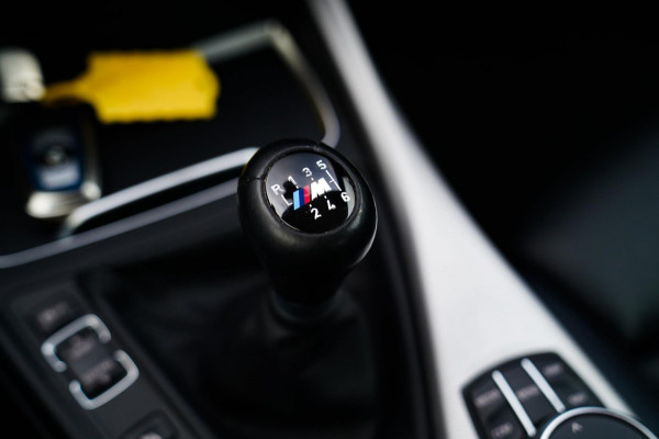 BMW 2 Serie Coupé 218i High Executive | M-pakket | Luxe Leder | Facelift LCI | 6 Bak UNIEK handgeschakeld | Camera | Adaptive LED