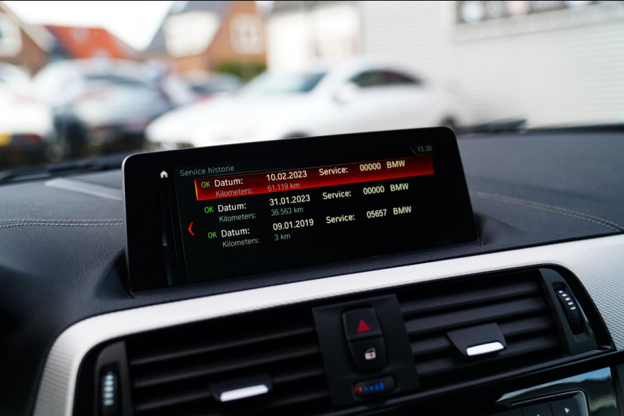 BMW 2 Serie Coupé 218i High Executive | M-pakket | Luxe Leder | Facelift LCI | 6 Bak UNIEK handgeschakeld | Camera | Adaptive LED