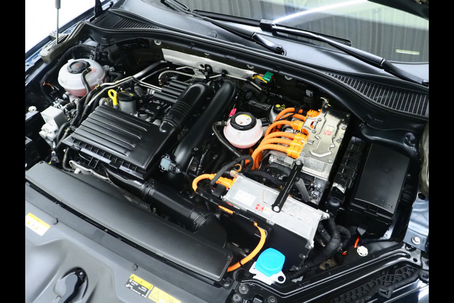 Škoda Superb Combi 1.4 TSI iV Style | Panoramadak | Canton | Leder | Camera | Adaptive Cruise | Memory | Carplay