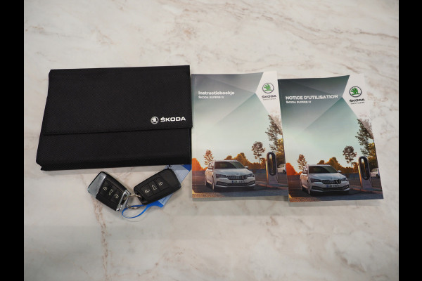 Škoda Superb Combi 1.4 TSI iV Style | Panoramadak | Canton | Leder | Camera | Adaptive Cruise | Memory | Carplay