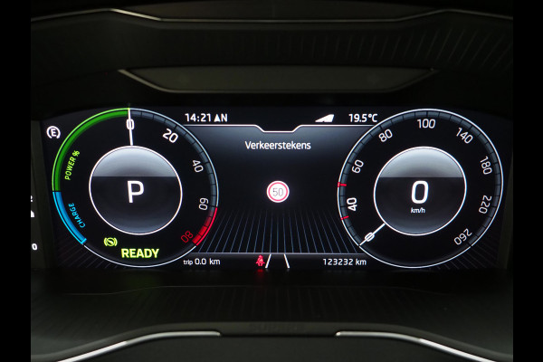 Škoda Superb Combi 1.4 TSI iV Style | Panoramadak | Canton | Leder | Camera | Adaptive Cruise | Memory | Carplay