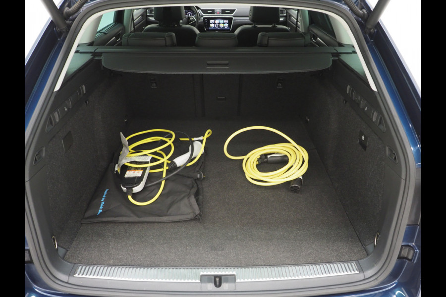 Škoda Superb Combi 1.4 TSI iV Style | Panoramadak | Canton | Leder | Camera | Adaptive Cruise | Memory | Carplay