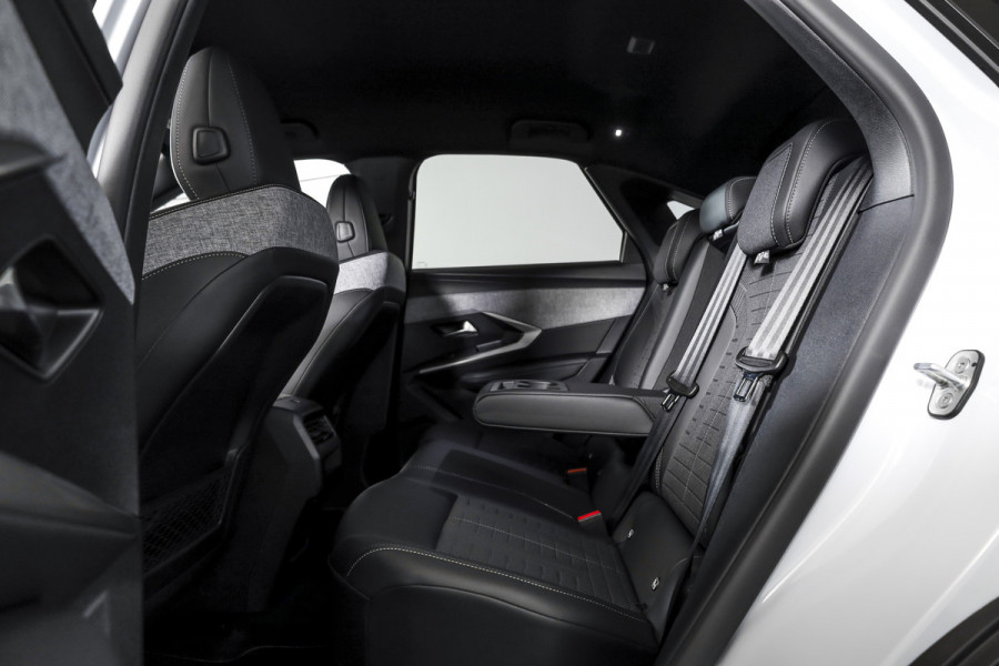 Peugeot 3008 1.2 Hybrid 145 GT | Dig. Cockpit | Adapt. Cruise | Stoel-+stuurverw. | PDC | Camera | NAV+App. Connect | ECC | 19" LM | 9107