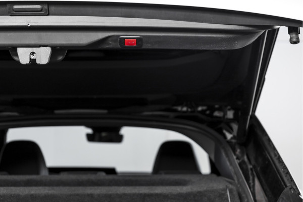 Peugeot 3008 1.2 Hybrid 145 GT | Dig. Cockpit | Adapt. Cruise | Stoel-+stuurverw. | PDC | Camera | NAV+App. Connect | ECC | 19" LM | 9107