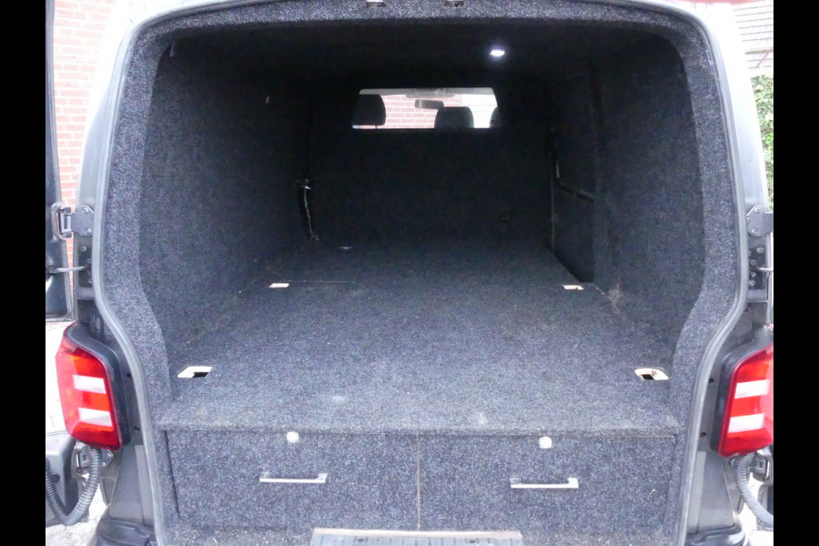 Volkswagen Transporter 2.0 TDI 150PK L1 Navigatie/Trekhaak/PDC