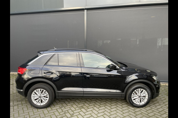 Volkswagen T-Roc 1.5 TSI Style Automaat - Climate control - Cruise control - Parkeersensoren voor en achter - Achteruitrijcamera - Stuurverwarming - Stoelverwarming - Dakrails - Bluetooth - Start/stop systeem - Stuur multi
