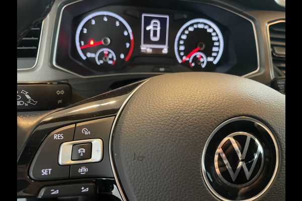 Volkswagen T-Roc 1.5 TSI Style Automaat - Climate control - Cruise control - Parkeersensoren voor en achter - Achteruitrijcamera - Stuurverwarming - Stoelverwarming - Dakrails - Bluetooth - Start/stop systeem - Stuur multi