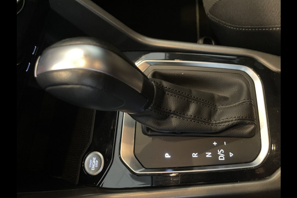 Volkswagen T-Roc 1.5 TSI Style Automaat - Climate control - Cruise control - Parkeersensoren voor en achter - Achteruitrijcamera - Stuurverwarming - Stoelverwarming - Dakrails - Bluetooth - Start/stop systeem - Stuur multi