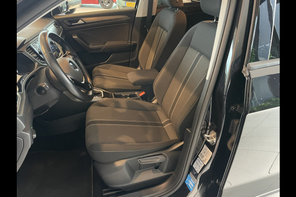 Volkswagen T-Roc 1.5 TSI Style Automaat - Climate control - Cruise control - Parkeersensoren voor en achter - Achteruitrijcamera - Stuurverwarming - Stoelverwarming - Dakrails - Bluetooth - Start/stop systeem - Stuur multi