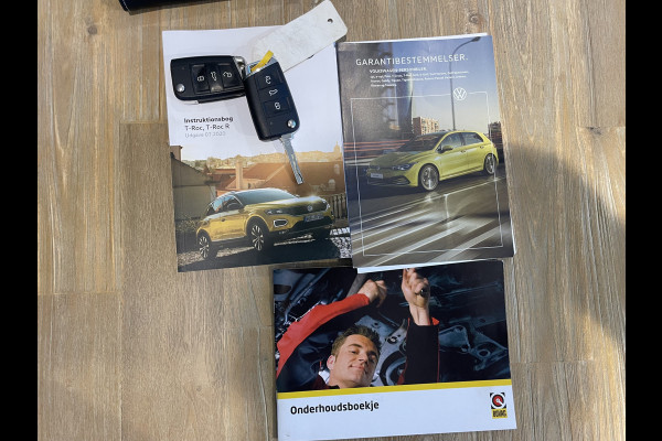 Volkswagen T-Roc 1.5 TSI Style Automaat - Climate control - Cruise control - Parkeersensoren voor en achter - Achteruitrijcamera - Stuurverwarming - Stoelverwarming - Dakrails - Bluetooth - Start/stop systeem - Stuur multi