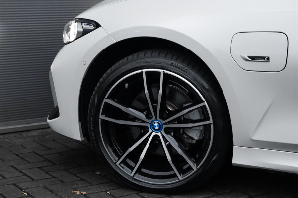 BMW 3-serie 330e High Executive M-Sport Trekhaak Stoelverwarming HiFi 19"