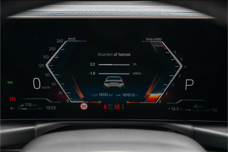 BMW 3-serie 330e High Executive M-Sport Trekhaak Stoelverwarming HiFi 19"