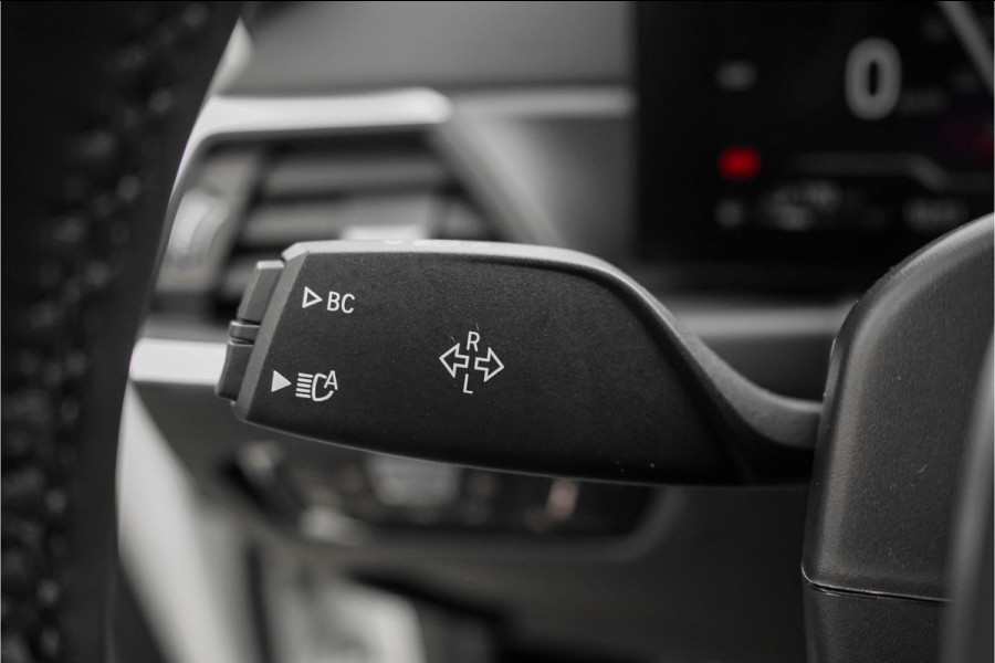 BMW 3-serie 330e High Executive M-Sport Trekhaak Stoelverwarming HiFi 19"