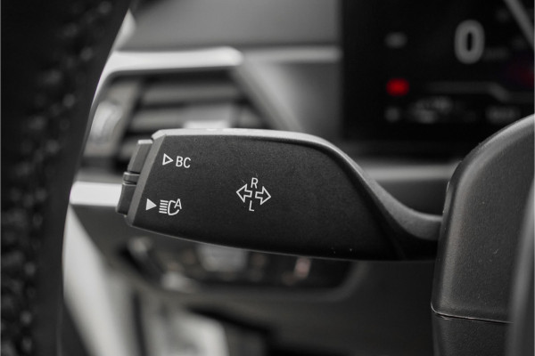 BMW 3-serie 330e High Executive M-Sport Trekhaak Stoelverwarming HiFi 19"