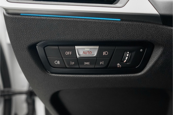 BMW 3-serie 330e High Executive M-Sport Trekhaak Stoelverwarming HiFi 19"