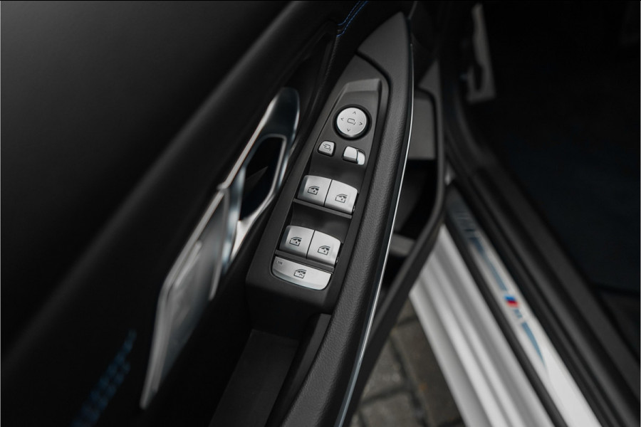 BMW 3-serie 330e High Executive M-Sport Trekhaak Stoelverwarming HiFi 19"