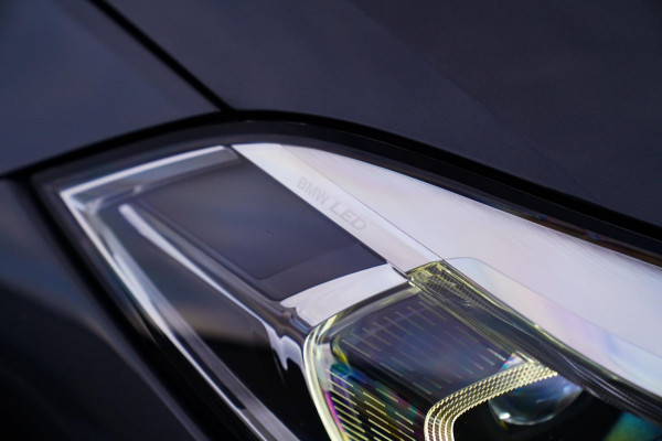 BMW 1-serie M135i xDrive High Executive | Facelift | Multimedia | LED | Stuurwiel verwarmd | Stoelverwarming | NAP | Navigatie |