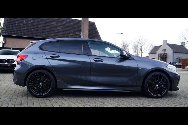 BMW 1-serie M135i xDrive High Executive | Facelift | Multimedia | LED | Stuurwiel verwarmd | Stoelverwarming | NAP | Navigatie |