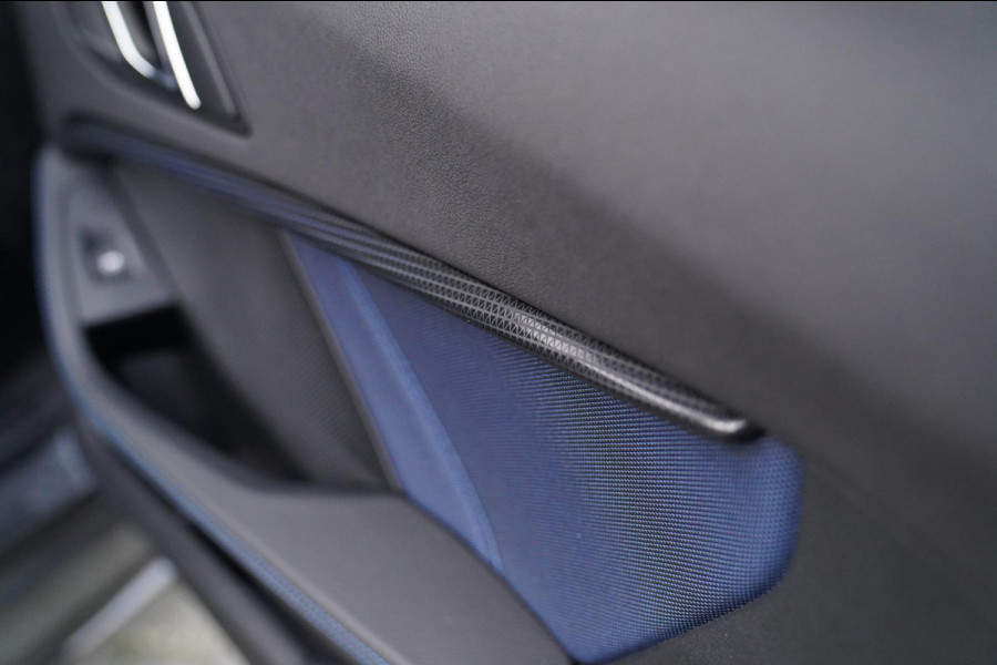 BMW 1-serie M135i xDrive High Executive | Facelift | Multimedia | LED | Stuurwiel verwarmd | Stoelverwarming | NAP | Navigatie |