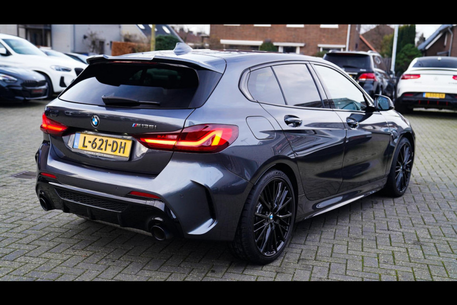 BMW 1-serie M135i xDrive High Executive | Facelift | Multimedia | LED | Stuurwiel verwarmd | Stoelverwarming | NAP | Navigatie |