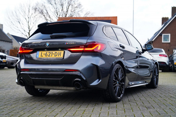 BMW 1-serie M135i xDrive High Executive | Facelift | Multimedia | LED | Stuurwiel verwarmd | Stoelverwarming | NAP | Navigatie |