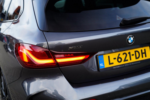 BMW 1-serie M135i xDrive High Executive | Facelift | Multimedia | LED | Stuurwiel verwarmd | Stoelverwarming | NAP | Navigatie |