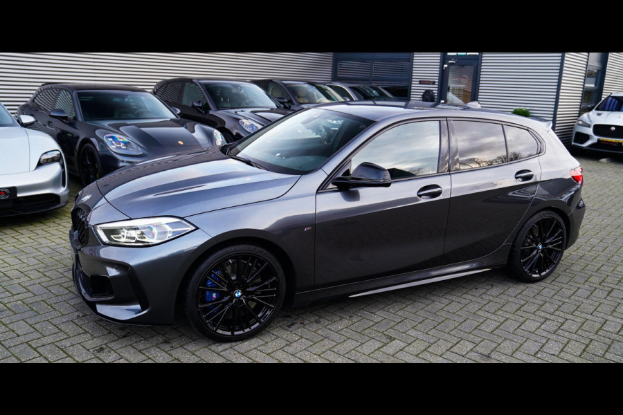 BMW 1-serie M135i xDrive High Executive | Facelift | Multimedia | LED | Stuurwiel verwarmd | Stoelverwarming | NAP | Navigatie |