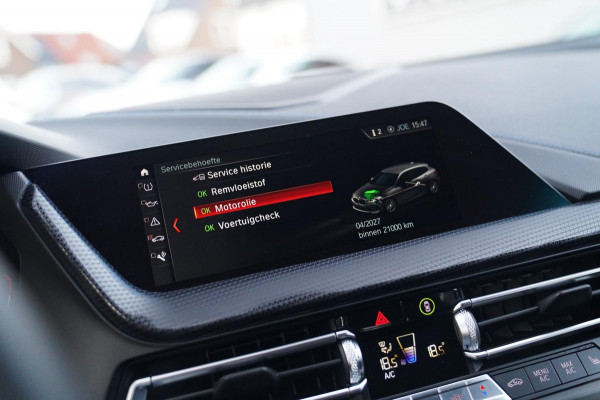 BMW 1-serie M135i xDrive High Executive | Facelift | Multimedia | LED | Stuurwiel verwarmd | Stoelverwarming | NAP | Navigatie |