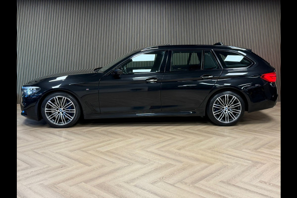 BMW 5 Serie Touring 540i M xDrive High Executive AUT. PANORAMADAK HEAD-UP NAVIGATIE CAMERA STOELVERWARMING LEDER SFEERVERLICHTING