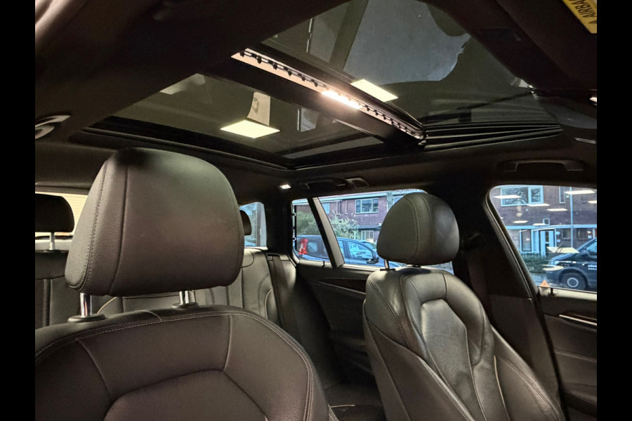 BMW 5 Serie Touring 540i M xDrive High Executive AUT. PANORAMADAK HEAD-UP NAVIGATIE CAMERA STOELVERWARMING LEDER SFEERVERLICHTING
