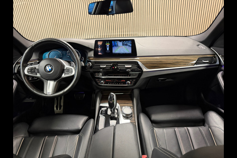BMW 5 Serie Touring 540i M xDrive High Executive AUT. PANORAMADAK HEAD-UP NAVIGATIE CAMERA STOELVERWARMING LEDER SFEERVERLICHTING